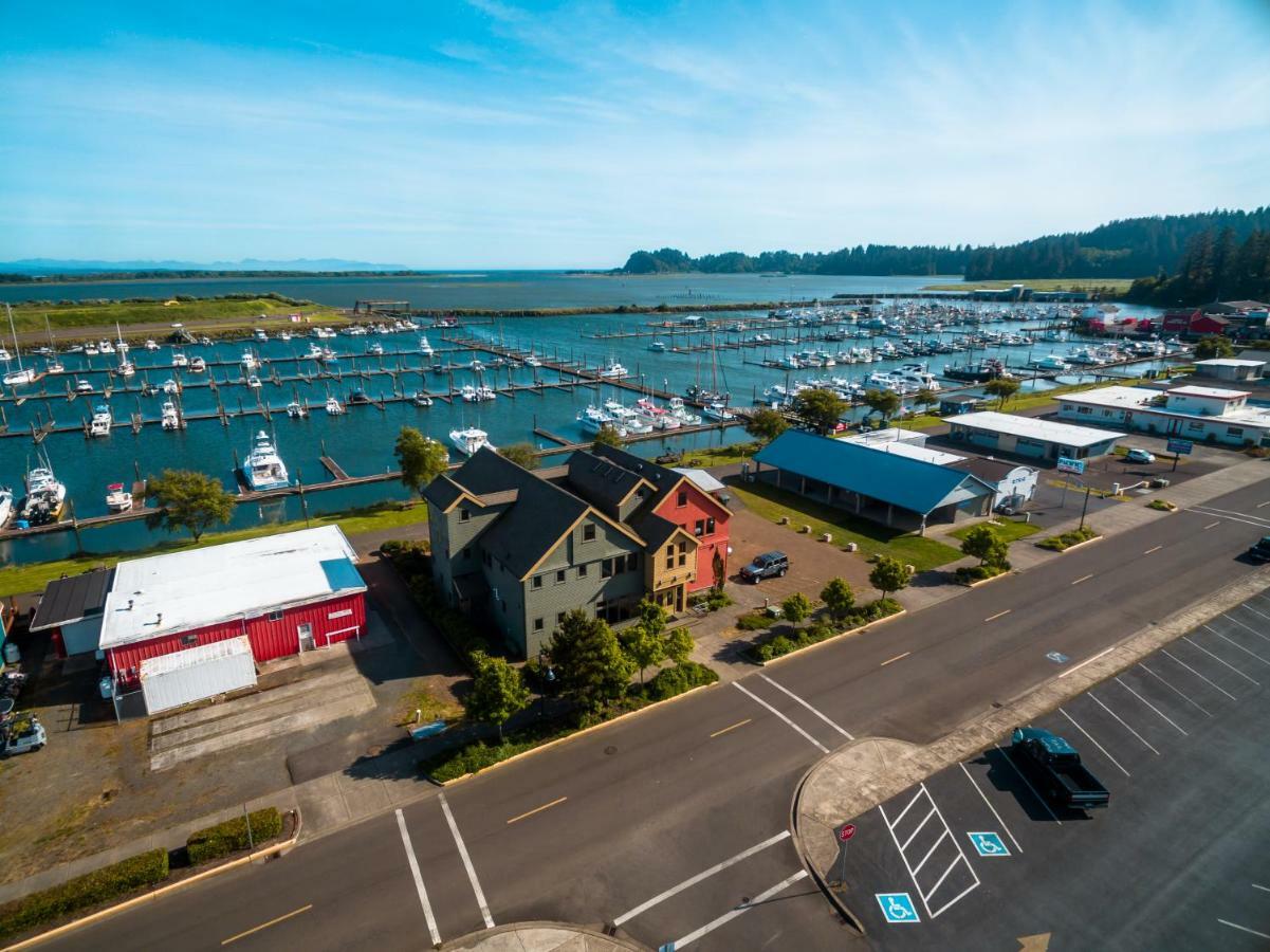 At The Helm Hotel Ilwaco Exterior foto
