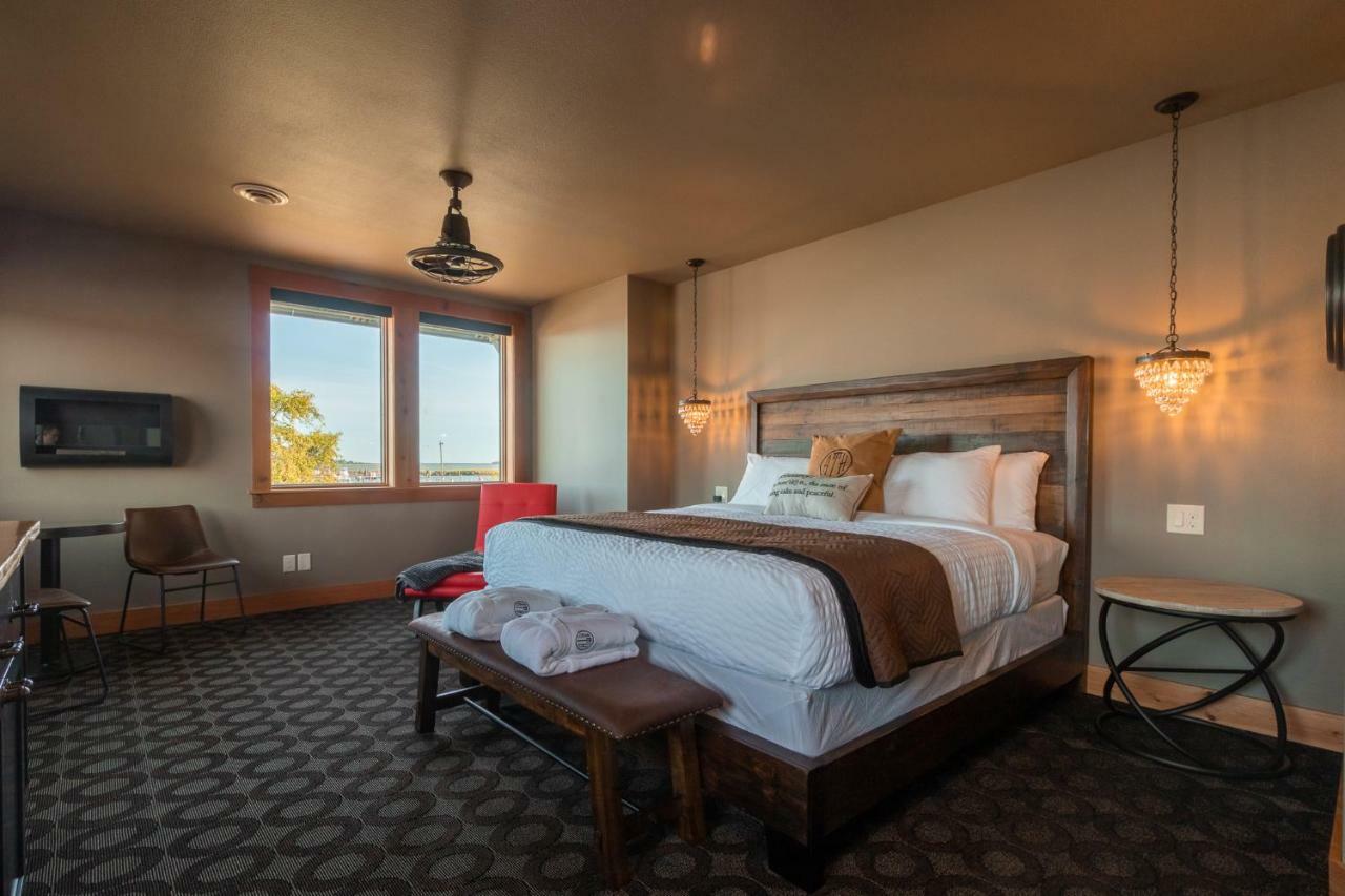 At The Helm Hotel Ilwaco Zimmer foto